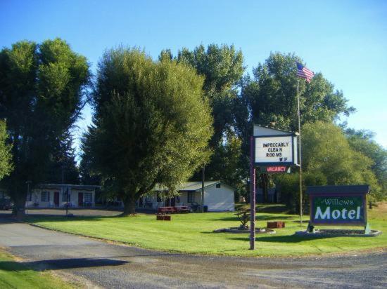 The Willows Motel Wilbur Exteriér fotografie